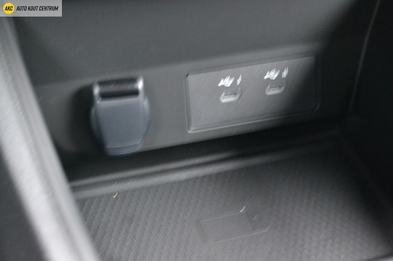 Renault Captur techno mild hybrid 140 - fotka 38 z 49