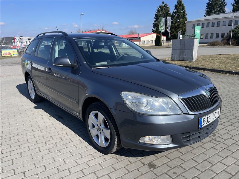 Škoda Octavia 2,0 TDi 103kw CFH Euro5 - fotka 32 z 32