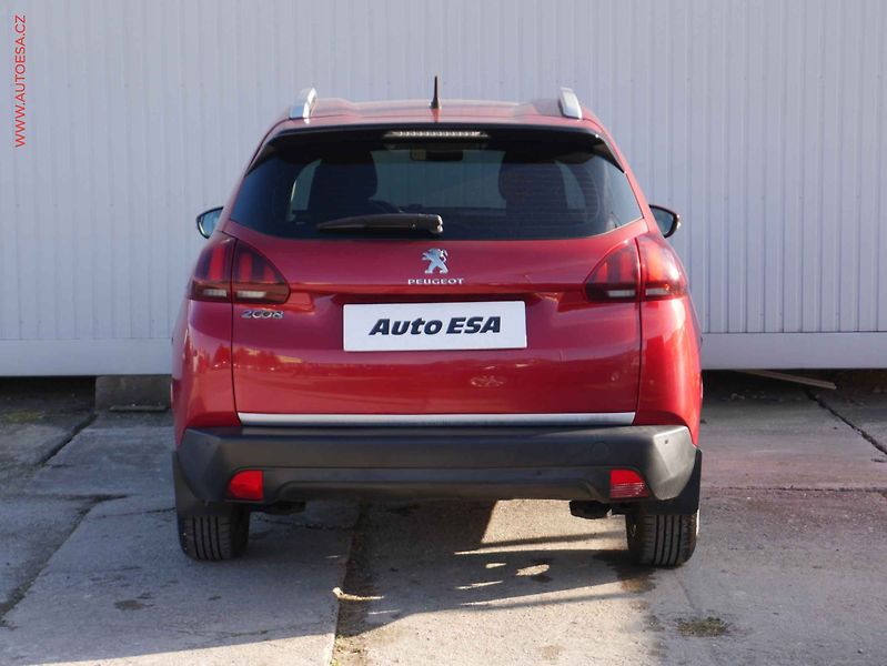 Peugeot 2008 (2019) 1.2 PT, 1.maj,ČR, 1.M-ČR - fotka 5 z 14
