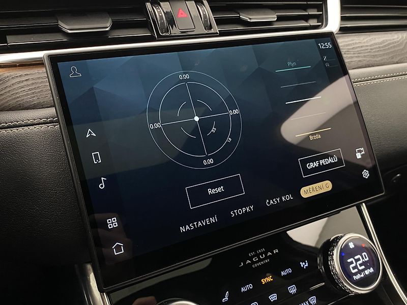 Jaguar XF D200 R-DYNAMIC AWD REZERVACE - fotka 43 z 48