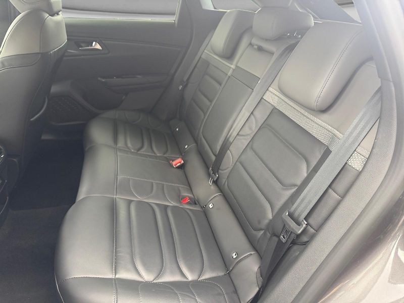 Citroën C5 X (2025) 1.2 130k EAT8 Plus - fotka 13 z 15