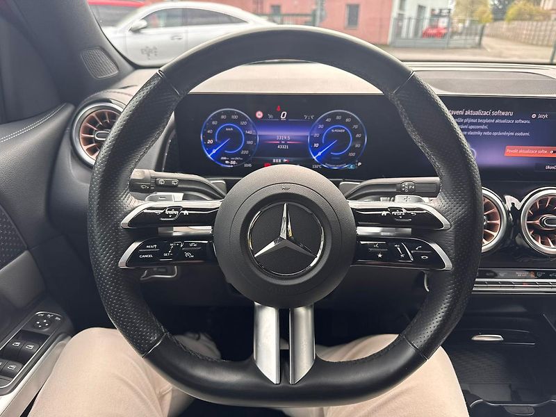 Mercedes-Benz EQB (2024) 300 4MATIC - fotka 13 z 19
