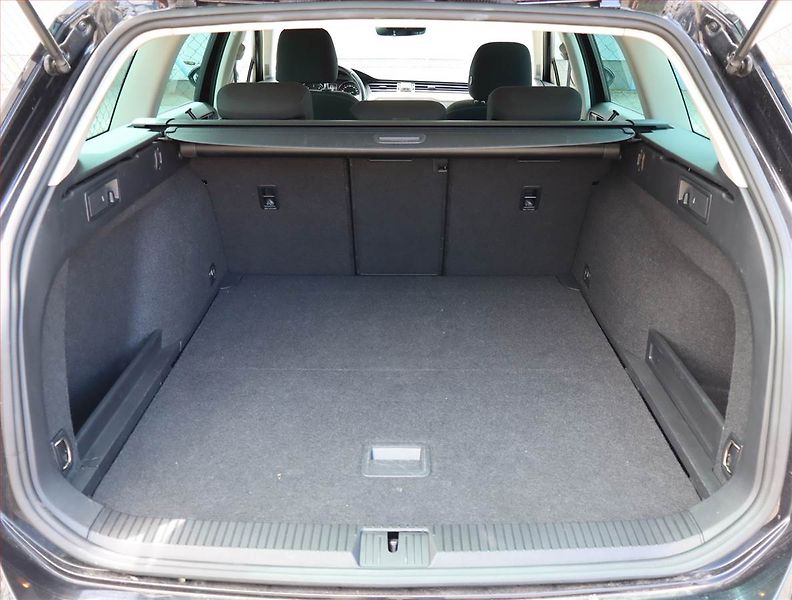 Volkswagen Passat (2021) Elegance 2.0 TDI, Automat - fotka 14 z 19