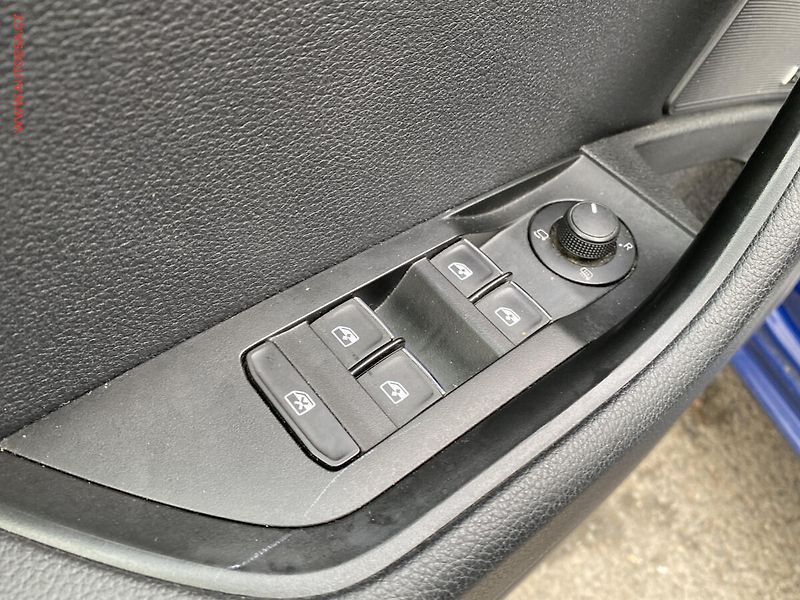 Škoda Superb (2015) 2.0 TDI 4x4, ČR, DSG, bixen - fotka 17 z 19