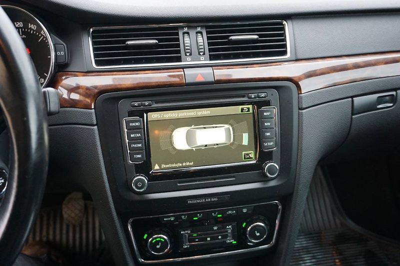 Škoda Superb (2015) 2,0   ELEGANCE   NOVÉ  V ČR - fotka 22 z 31