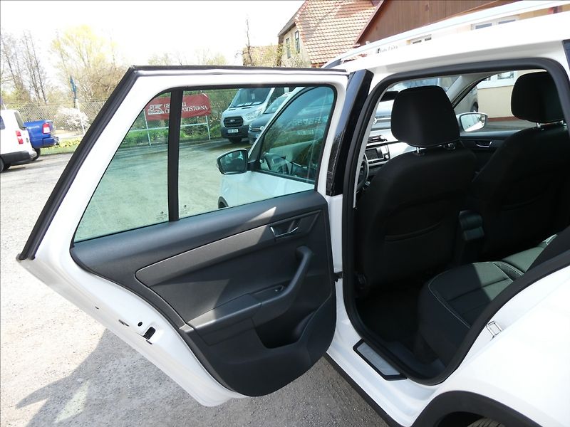 Škoda Fabia 1,2 TSi SCOUT 2x kola,1.majite - fotka 21 z 43
