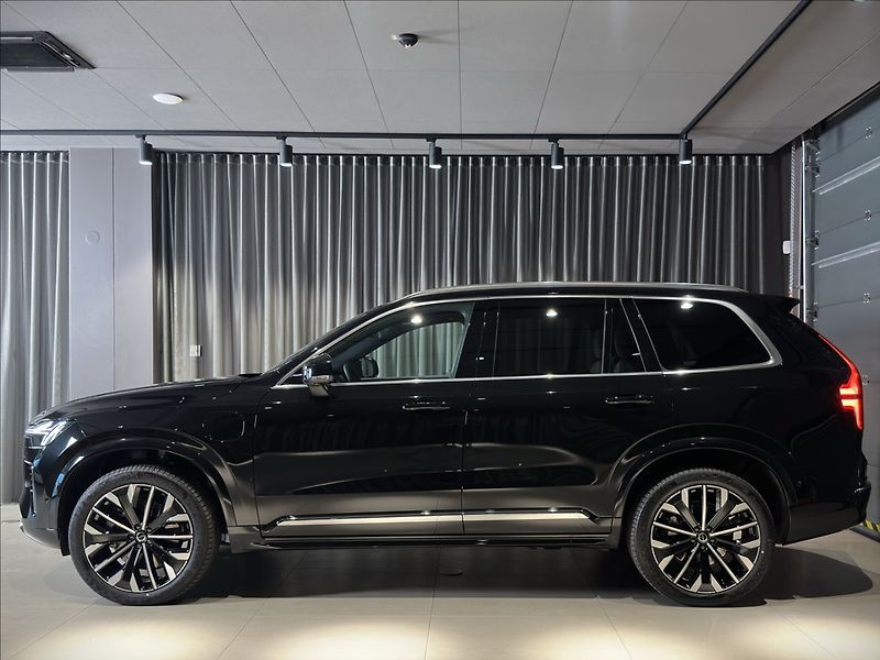 Volvo XC90 (2026) 2,0 T8  Ultra Bright - fotka 2 z 22