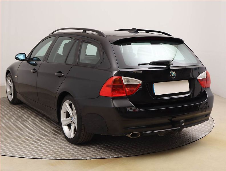 BMW Řada 3 (2008) 320 d, Automat, Serv.kniha - fotka 4 z 19