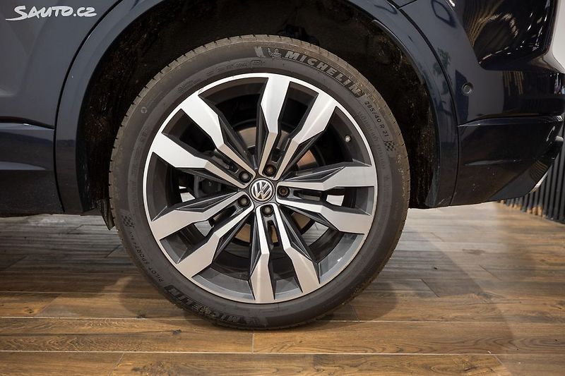Volkswagen Touareg R-Line 3.0 TDI 210 kW - fotka 47 z 50