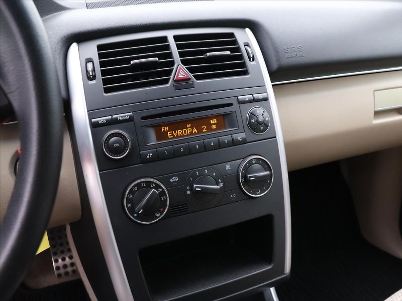 Mercedes-Benz Třídy B 2,0 180CDI CZ Klima Xenon - fotka 17 z 25