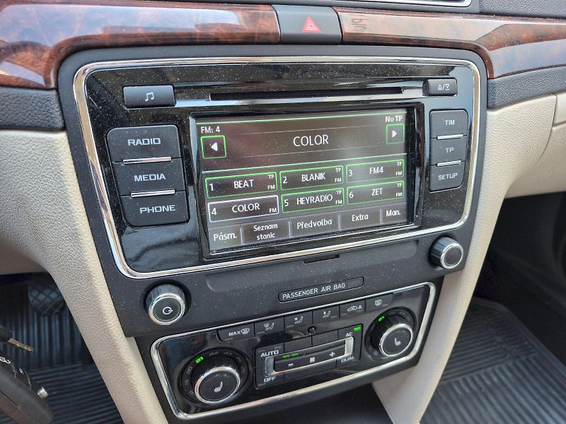 Škoda Superb (2010) Elegance 2.0 TDI 103kW Combi - fotka 16 z 22