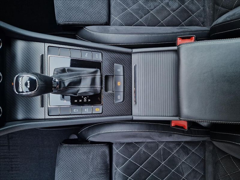 Škoda Superb 2.0TDI 147kW 4x4 DSG Sportline - fotka 35 z 50