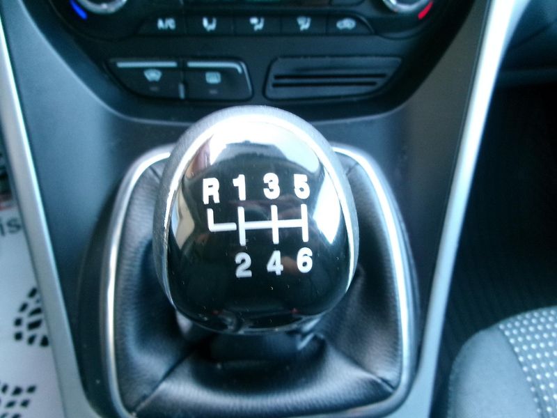 Ford C-MAX (2012) 1,6TDCi AC TEMP ALU BT - fotka 23 z 30