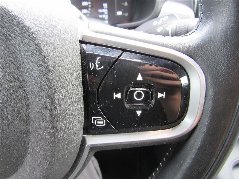 Volvo V90 2,0 D5 173kW AWD Automat - fotka 22 z 33
