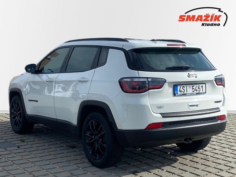 Jeep Compass (2020) 1,3 Turbo (96kW) 130K Man. - fotka 4 z 33