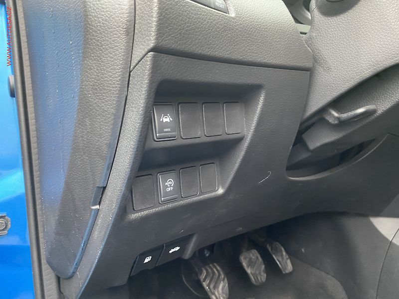 Nissan Qashqai (2017) 1.6 DiG-T, Tekna, LED, kůže - fotka 16 z 20