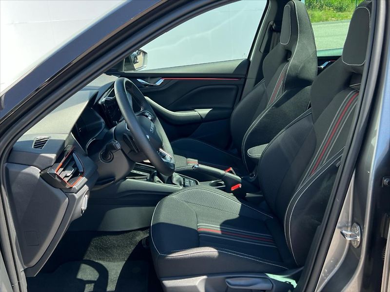 Škoda Kamiq 1,0 TSi 85kW 7DSG MONTE CARLO - fotka 11 z 26