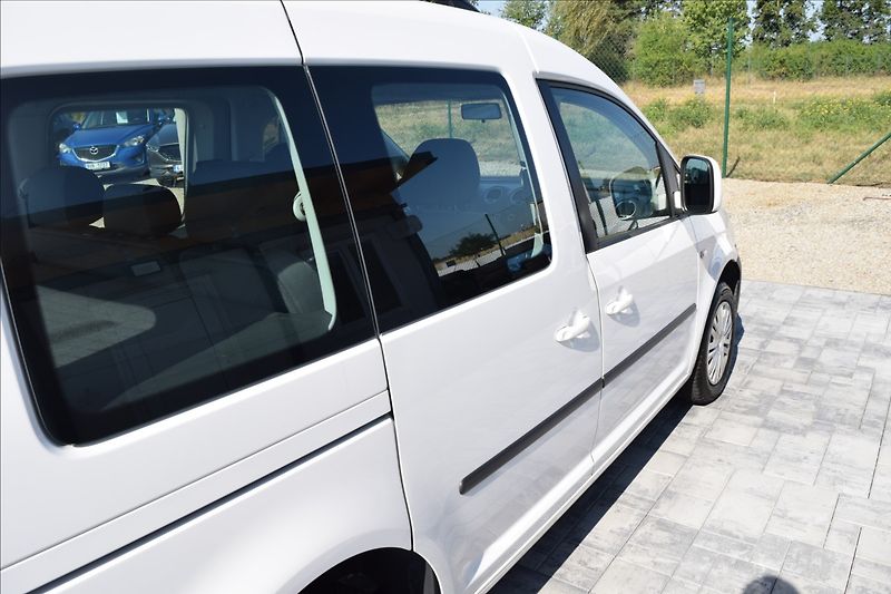 Volkswagen Caddy 1,6 TDI 77KW BEZ KOROZE - fotka 10 z 48