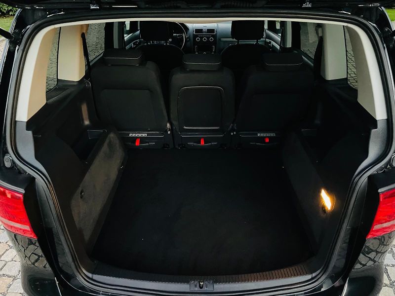 Volkswagen Touran 2.0TDI MANUÁL SENZORY VÝHŘEV - fotka 20 z 45