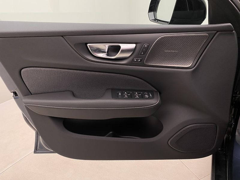Volvo V60 (2026) B4 AUT DARK PLUS - fotka 7 z 57