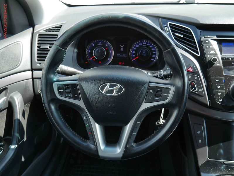 Hyundai i40 (2012) 1.7CRDI, ČR, AC, výhřev sed. - fotka 13 z 20