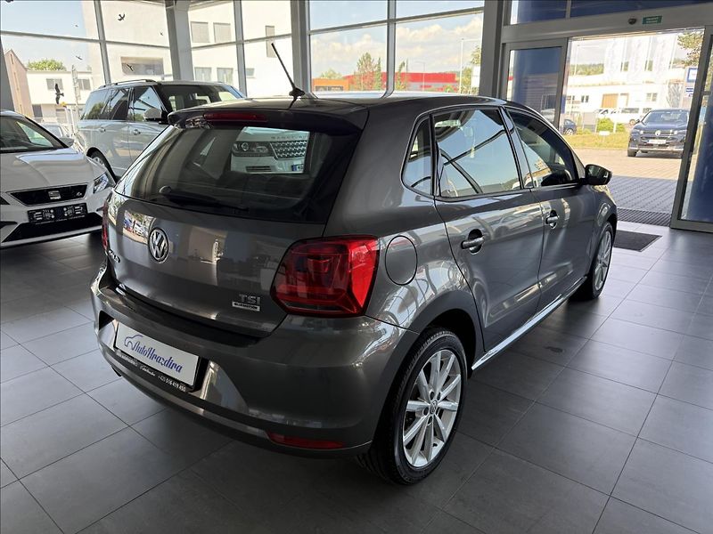 Volkswagen Polo 1,2   TSI 66KW,HIGHLINE,1.MAJ - fotka 6 z 22