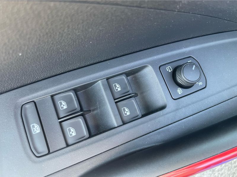 Škoda Fabia 1.0 TSi Monte Carlo - fotka 14 z 29