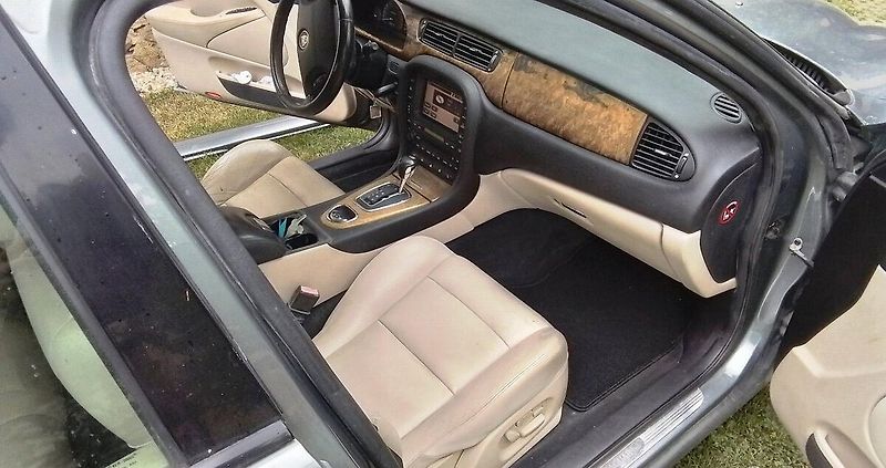 Jaguar S-Type R SUPERCHARGED - fotka 10 z 17