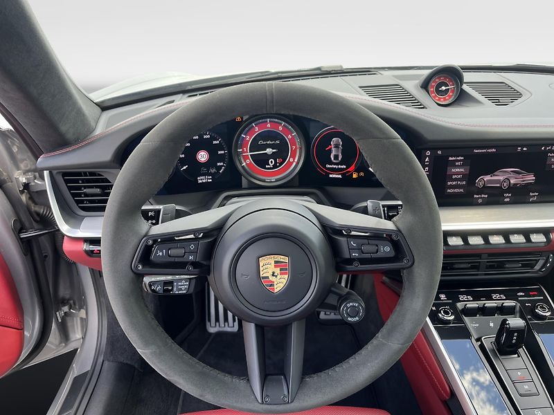 Porsche 911 Turbo S - fotka 17 z 28