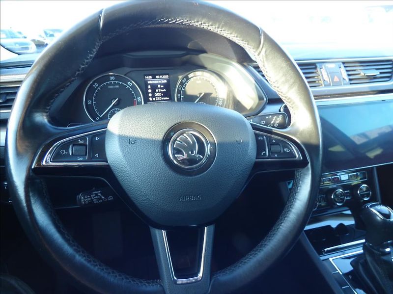 Škoda Superb 2,0 TDI DSG,Bi-Xenon,model 201 - fotka 22 z 45