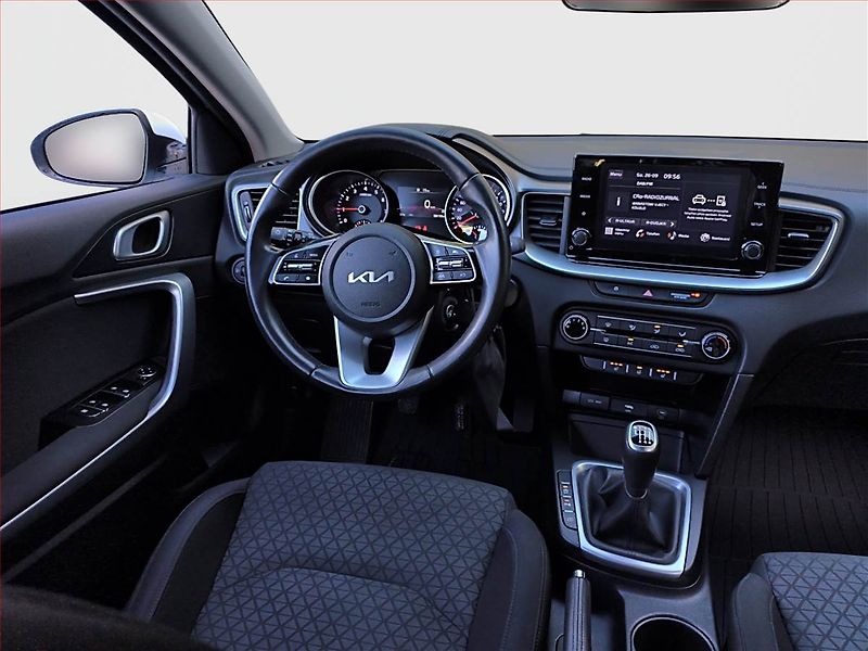Kia Ceed (2022) 1.5 T-GDI, ČR,1.maj - fotka 7 z 17