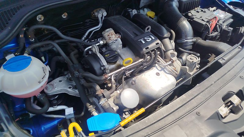 Škoda Rapid (2014) 1.2 TSi  top stav  - fotka 27 z 27