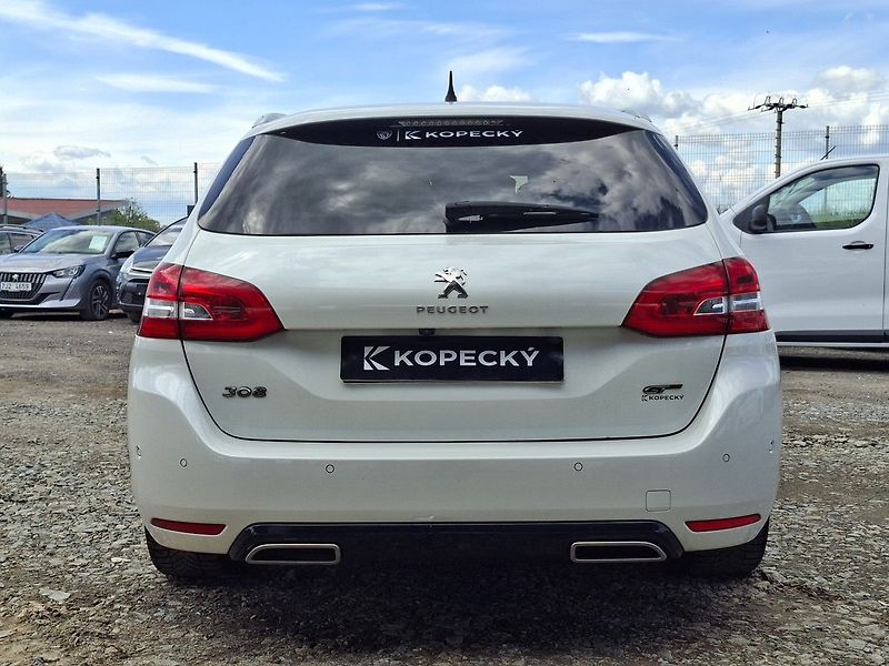Peugeot 308 SW GT 1,6 THP 205k M6 - fotka 10 z 29