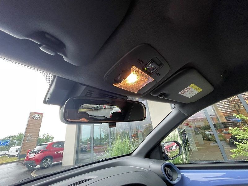 Toyota Aygo 1.5 Hybrid automat Style - fotka 21 z 27