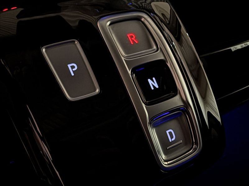 Hyundai Staria 2,2 CRDI PREMIUM LUXURY PANO - fotka 19 z 24