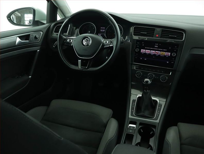 Volkswagen Golf (2019) 2.0 TDI, Navi, Tempomat - fotka 7 z 16
