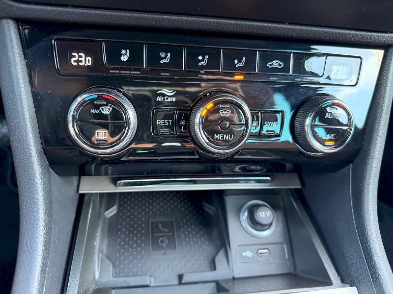 Škoda Superb (2023) 2.0 TDI 147kW 4x4 DSG L&K - fotka 27 z 35