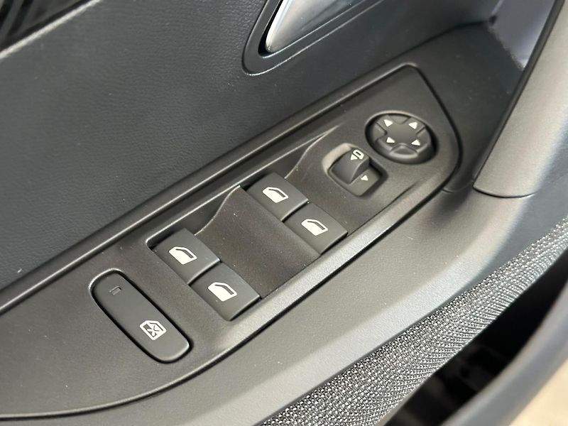 Peugeot 2008 (2026) BUSINESS Turbo 100 MAN6  - fotka 13 z 20