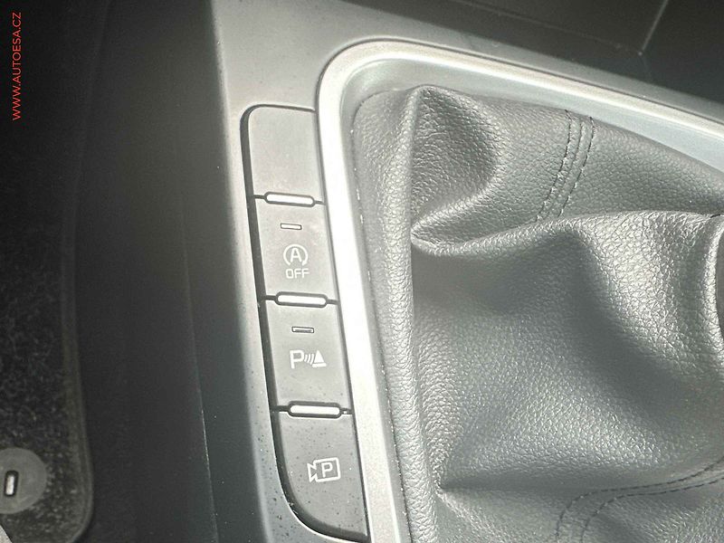 Kia Ceed (2023) 1.5i, 1.maj,ČR, AC, tempo - fotka 18 z 20