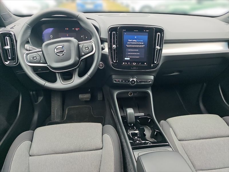 Volvo XC40 2,0 B4 Plus Black Edition AT - fotka 8 z 11