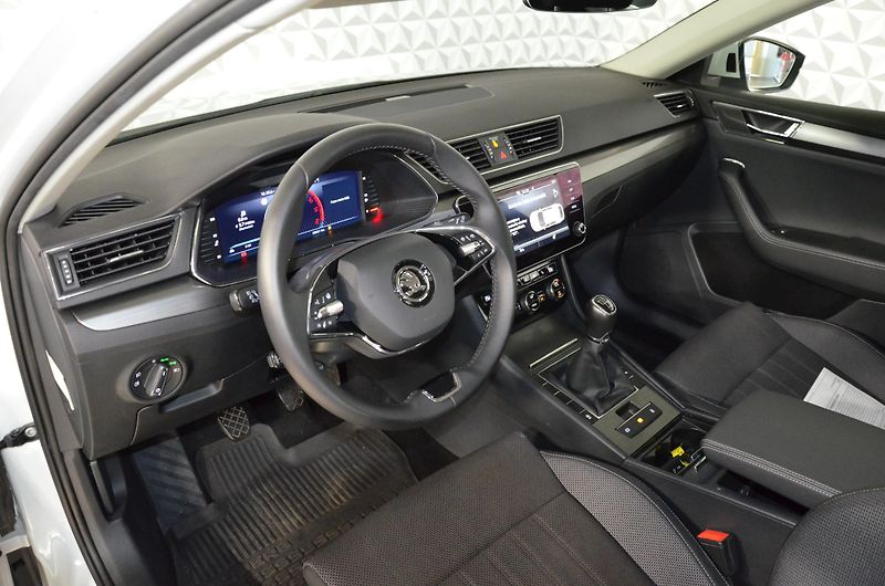 Škoda Superb (2022) 2.0TDI 110 Style kombi - fotka 9 z 23