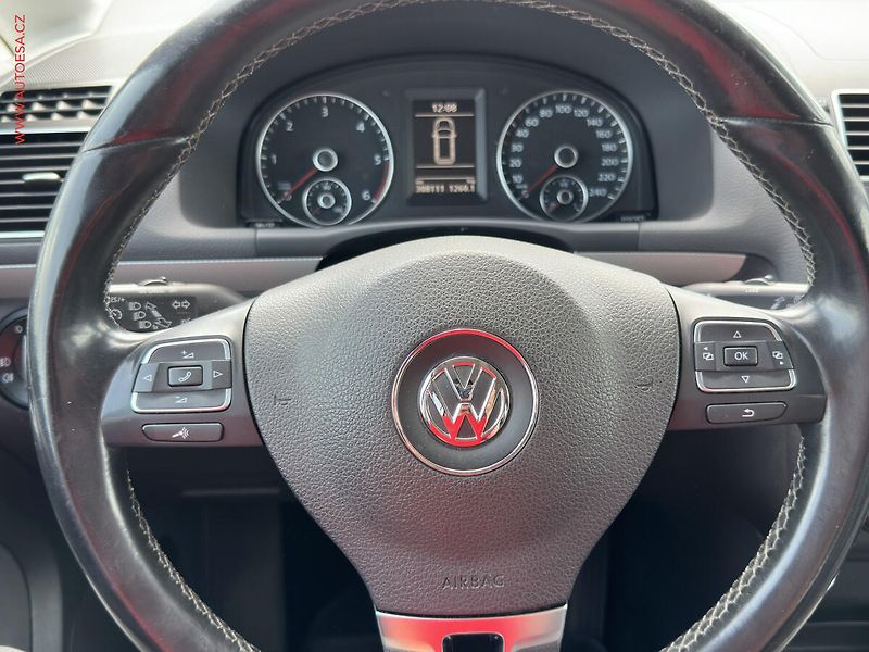 Volkswagen Touran (2013) 1.6 TDi DSG, DSG, AC - fotka 12 z 19