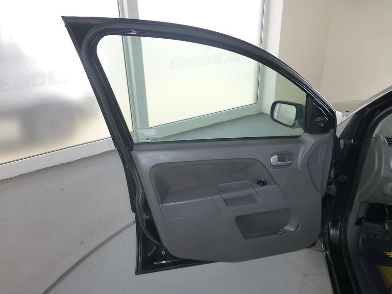 Ford Fusion (2002) 1,4TDCI-50KW**NOVÉ PNEU* - fotka 10 z 25