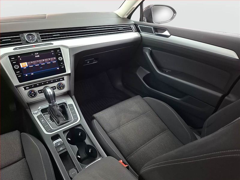 Volkswagen Passat (2018) 2.0 TDI, Automat, Navi - fotka 8 z 17