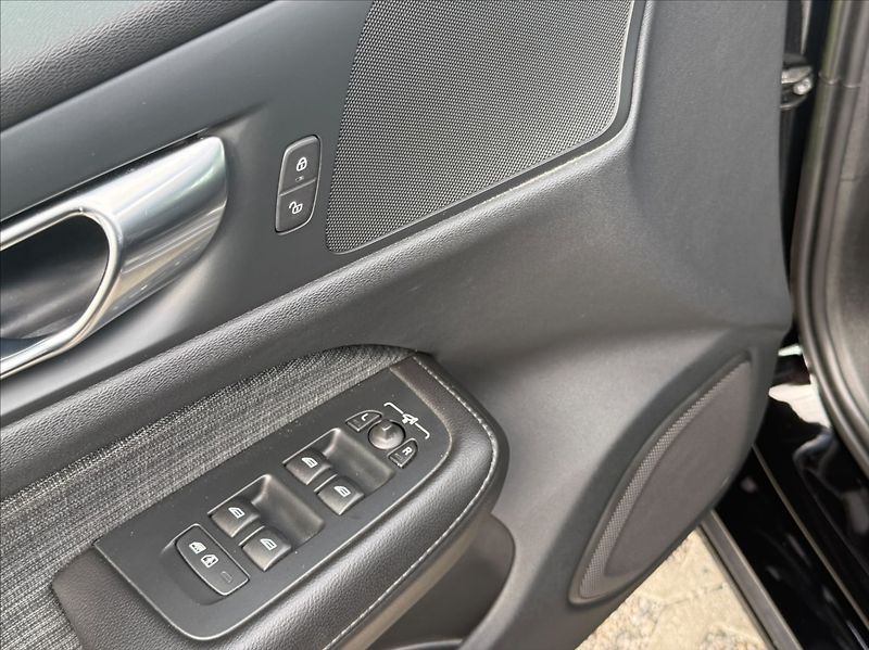 Volvo V60 2,0 I B3 CORE AT 120kW - fotka 11 z 17