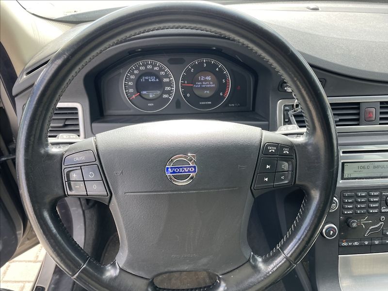 Volvo V70 2,0 d 100kw Momentum Kinetic o - fotka 15 z 31