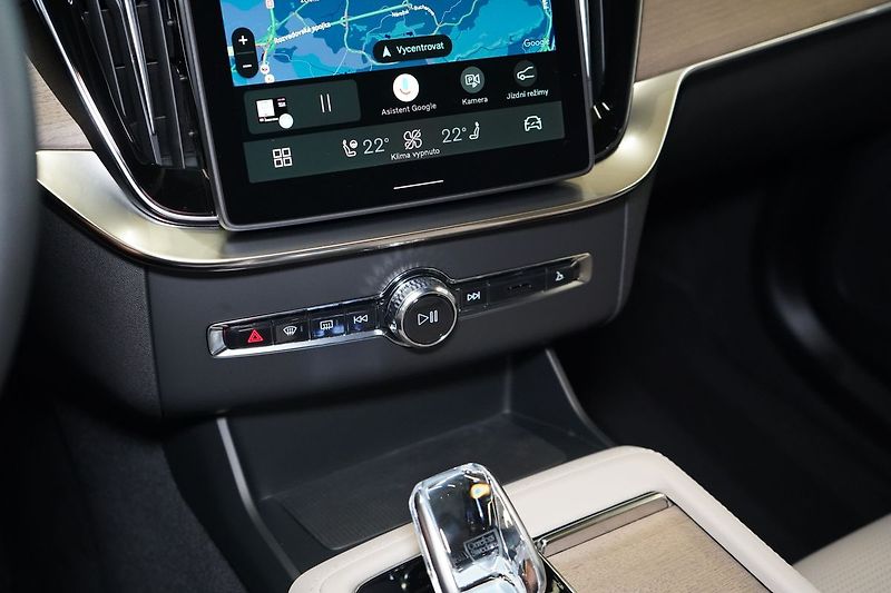 Volvo XC90 T8 PLUS Bright, Vzduch, 360° - fotka 38 z 50