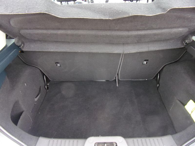 Ford Fiesta (2015) 1,5 - ZADÁNO - fotka 12 z 28
