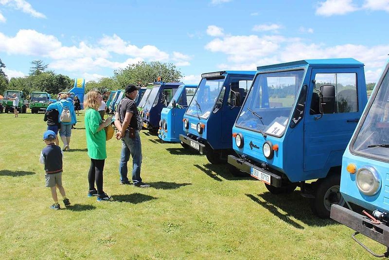 Sraz multikár v Přísece se vydařil, přijelo 75 těchto populárních strojů.