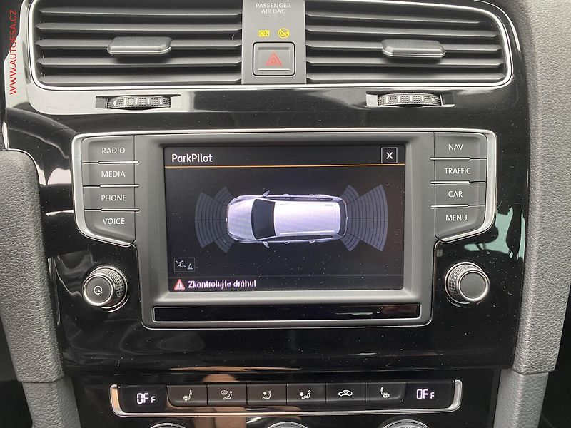 Volkswagen Golf (2015) 1.4 TSi, Highline, bixen - fotka 18 z 18